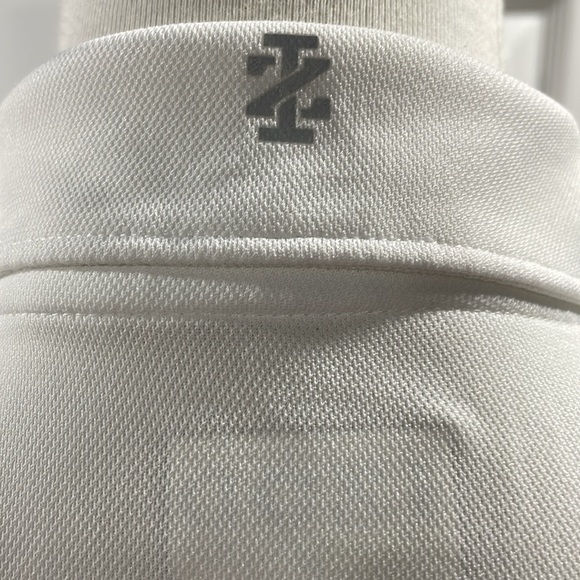 Izod golf shirt-like new - Picture 5 of 7